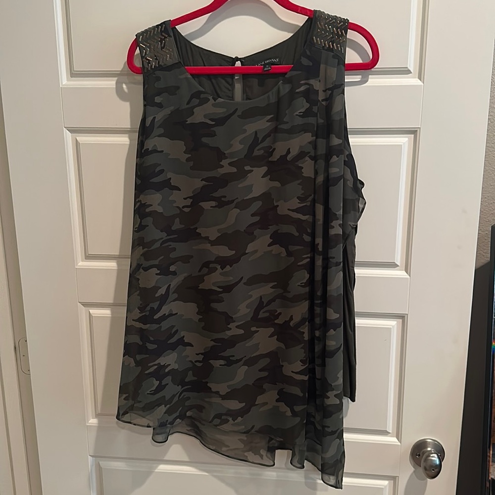 Like new Lane Bryant cami print dressy sleeveless top with shoulder detail